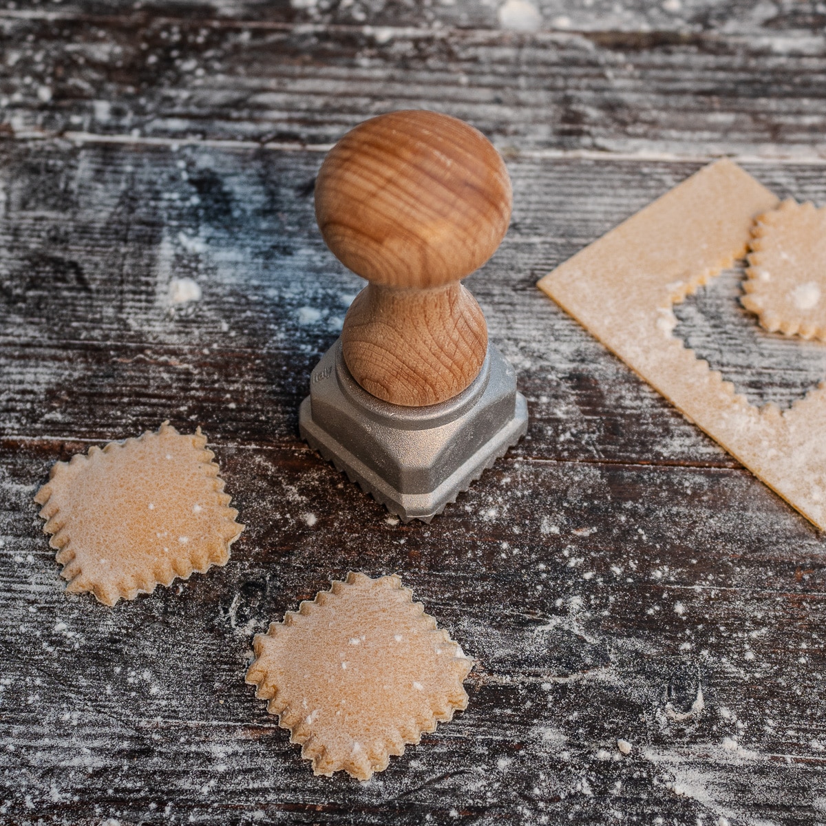 Raviolistempel Aluminium Holzgriff quadratisch 1